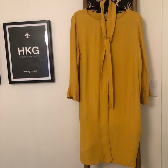 Gorgeous yellow shift dress with tie - Picture 3 of 3